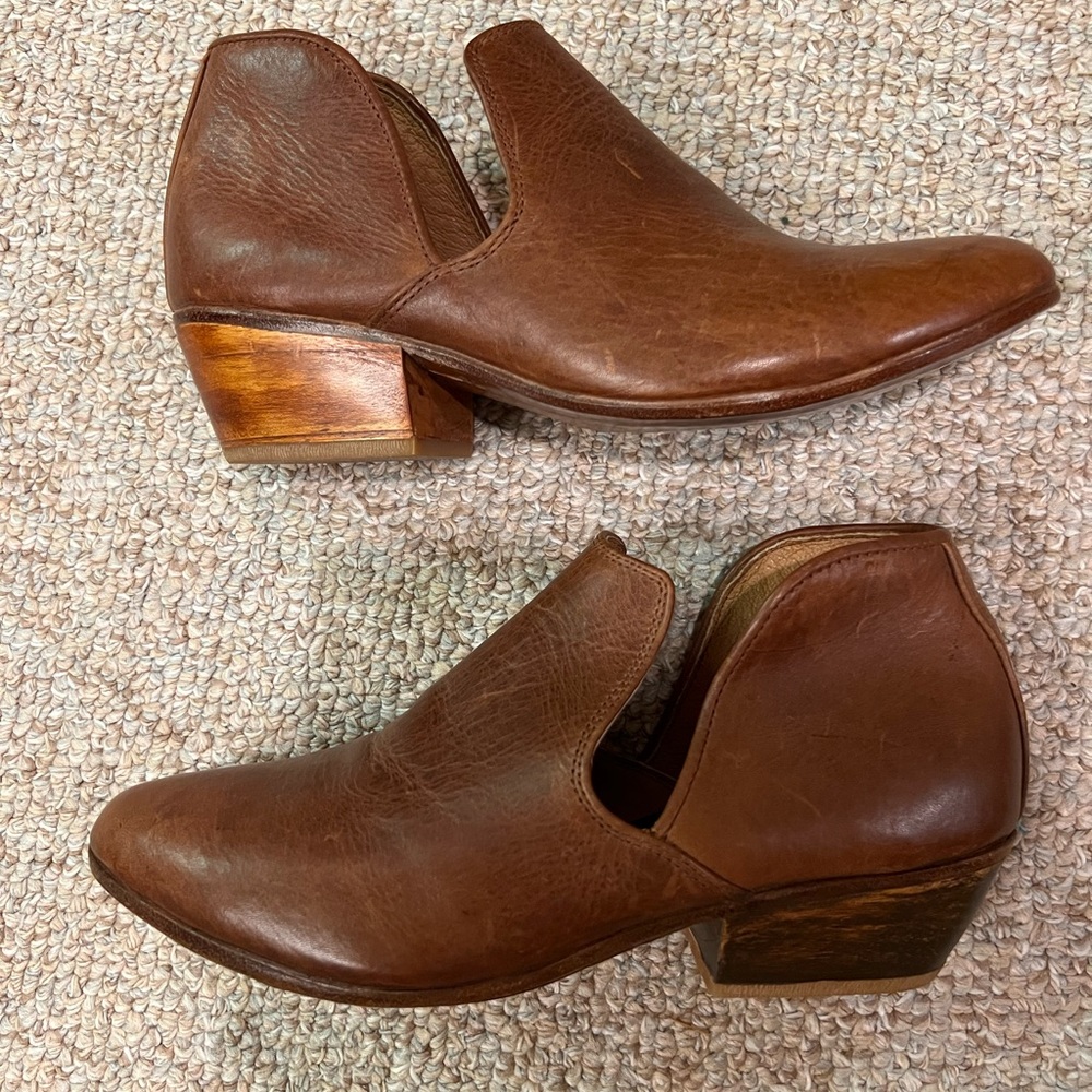 Teysha Tierra Vaquera Brown Leather Ankle Booties - Size 8 & Brand New!
